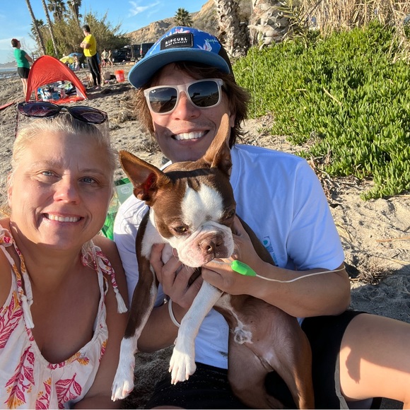 Hi, I'm Sandi.... Surfer, fashion designer, mom and lover of all things boho ! - Picture 6 of 6